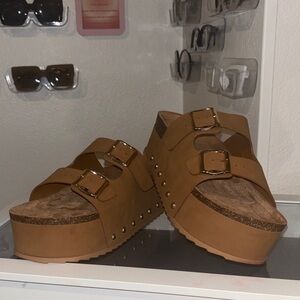 Hippie Happy Platforms